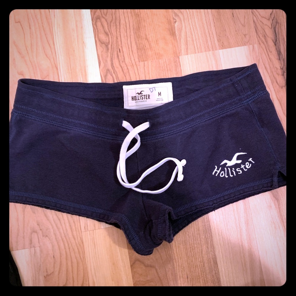 Navy hollister booty shorts size M